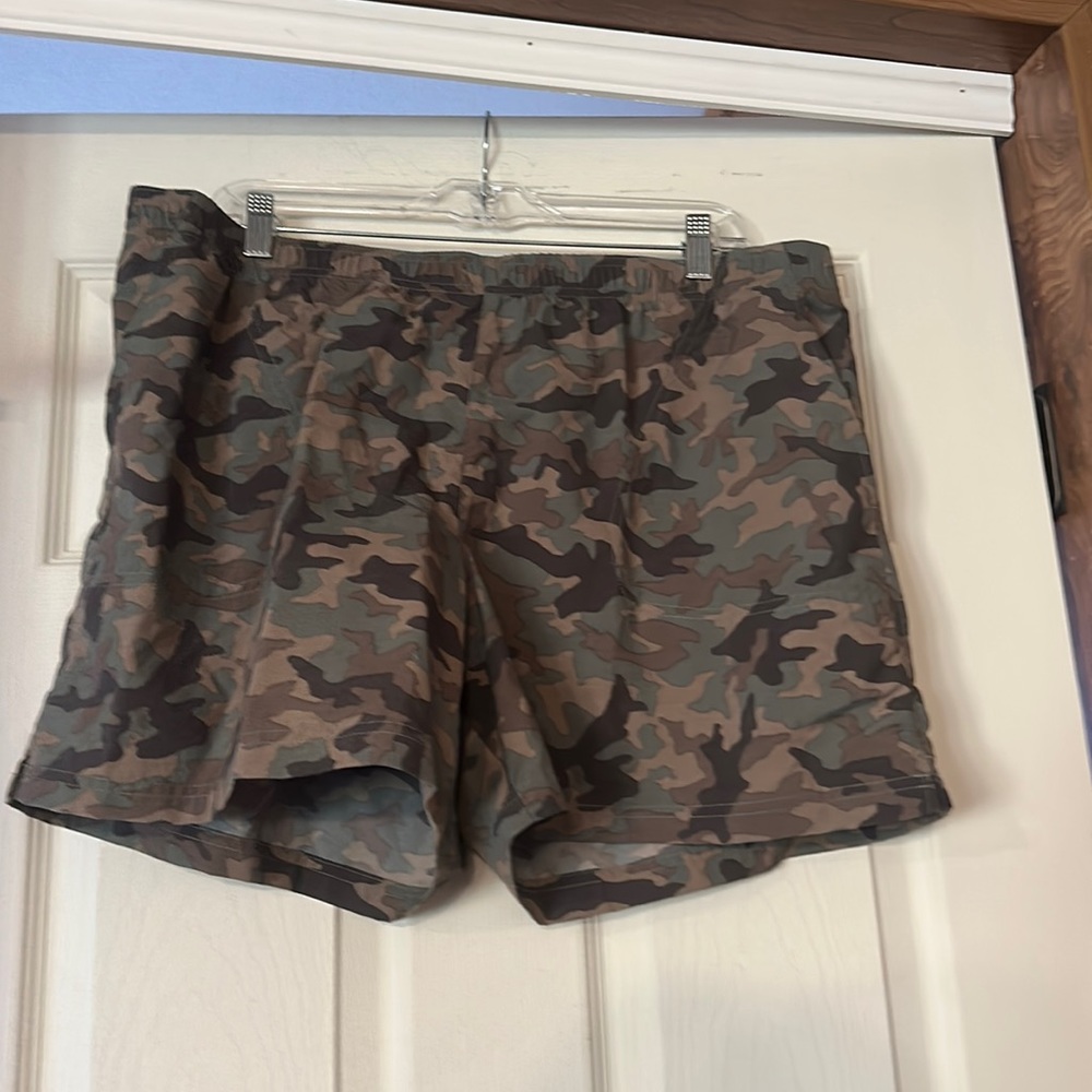 COLUMBIA WOMEN'S SANDY RIVER II PRINTED SHORTS: CAMO PRINTED: NWT: SZ XL